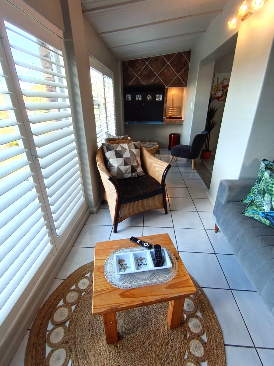 3 Bedroom Property for Sale in Wavecrest Eastern Cape